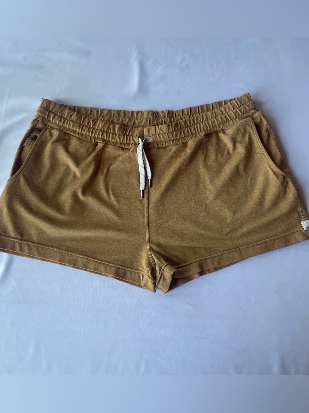 Vuori Halo Performance Shorts Womens XL DreamKnit Brown Gold Lounge Yoga